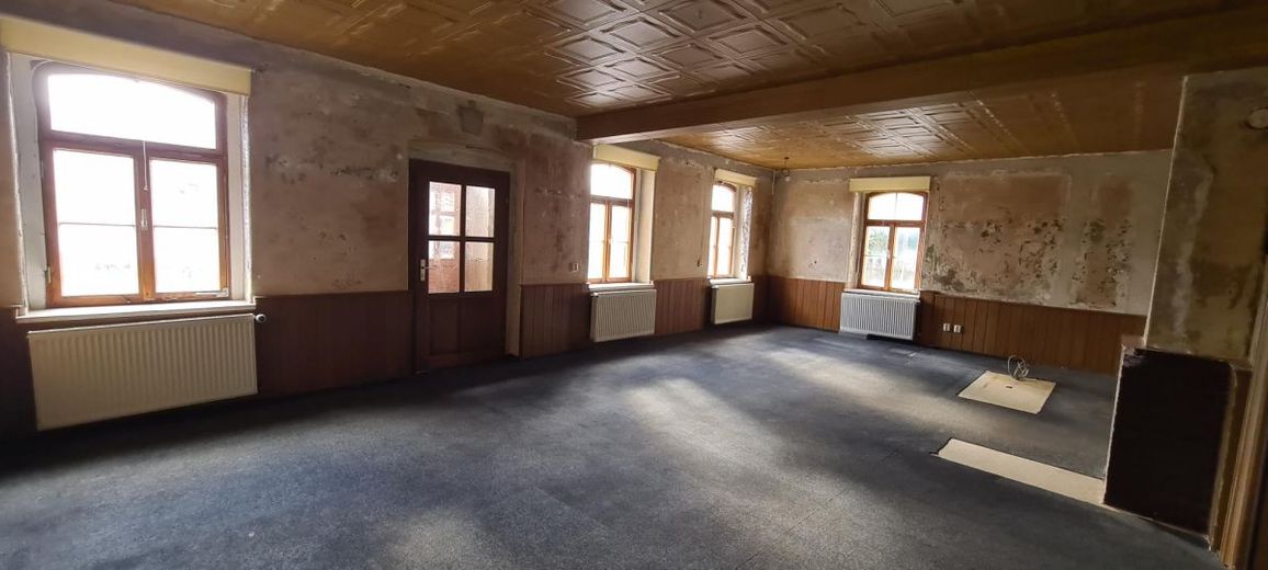 Schönes Mehrfamilienhaus-Sanierungsobjekt mit Garten, Brunnen, Stellplätzen – 20220219_103640