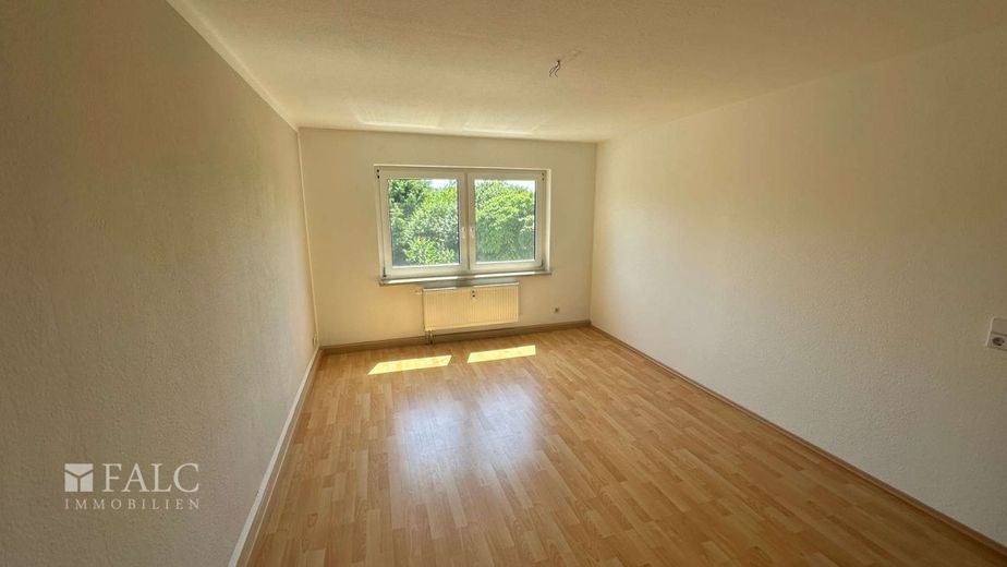PROVISIONSFREI - Tolle 3-Zimmer-Wohnung in Schollene mit überdachter Terrasse – Wohnzimmer
