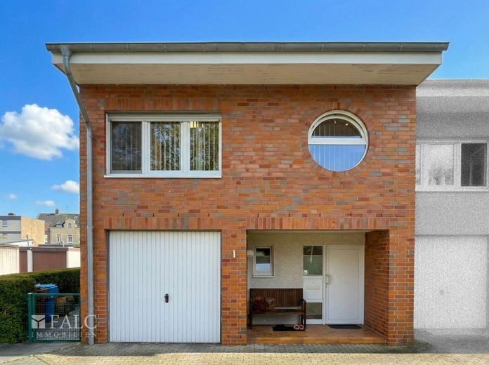 Stilvolles Einfamilienhaus in familienfreundlicher Lage ! – Außenansicht