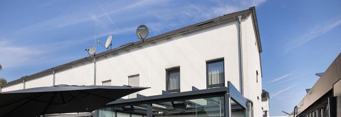 Nuovo prezzo: casa a schiera di testa KfW 55 con veranda invernale a Langenfeld – Austritt vor dem Wintergarten