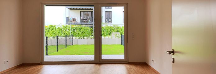 Wohnzimmer mit Gartenblick