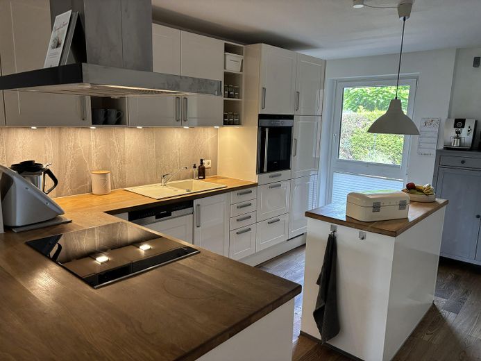 Charming end-terrace house with generous plot in Kaltenkirchen – offene Küche