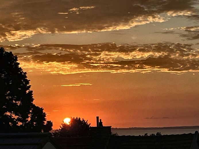 DHH-Juwel 90 qm mit Ostsee-Blick und Naturstrand – Abendstimmung_Spitzboden