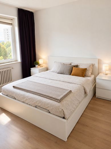 Hochwertig modernisierte 3-Zimmer-Wohnung mit Westbalkon und Weitblick - maklerfrei – Schlafzimmer