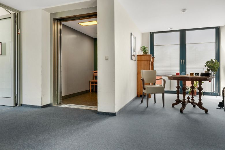 Zorgappartement als belegging: 5,92 % nettohuurrendement, huurcontract tot 2040, geen leegstandsrisico – Aufzug