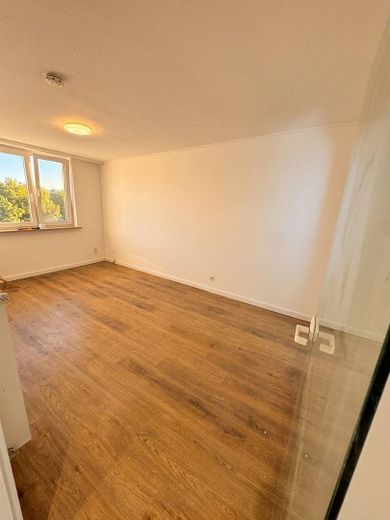 Kapitalanlage in Hannover-Mittelfeld – vermietete 2,5-Zimmer-Wohnung mit Aufzug – Wohnzimmer