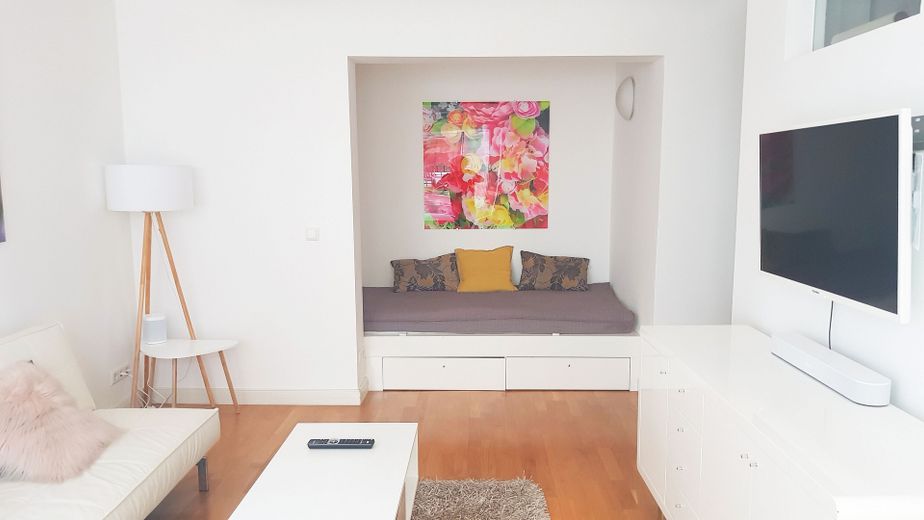 15% RENDITE: 4 VOLLMÖBLIERTE SMART-HOMES IN CITY-BESTLAGE – Separierte Schlafnische