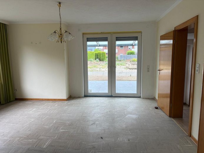 Porzione di bifamiliare a Beckum - create la vostra casa! – EG_Wohnzimmer_Ansicht2