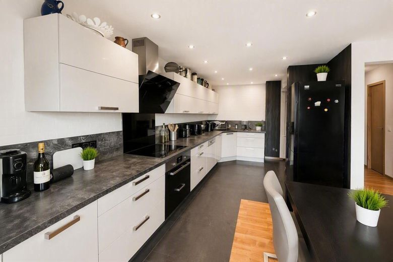 Lichtdurchflutete 107m 4-Zimmerwohnung – Küche