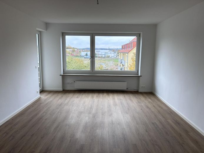 Tamamen yenilenmiş 3 odalı daire (75 m²) – Wohnzimmer (1)
