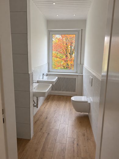 Schledehausen-4 Zimmer Familienglück – Eltern Badezimmer