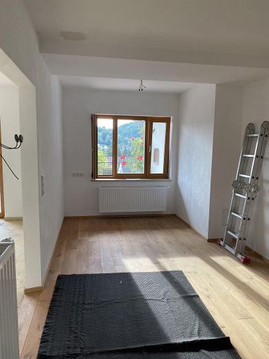 Erstbezug nach hochwertiger Sanierung – schönes Mittelhaus mit Terrasse & Talblick & Carport – Essbereich