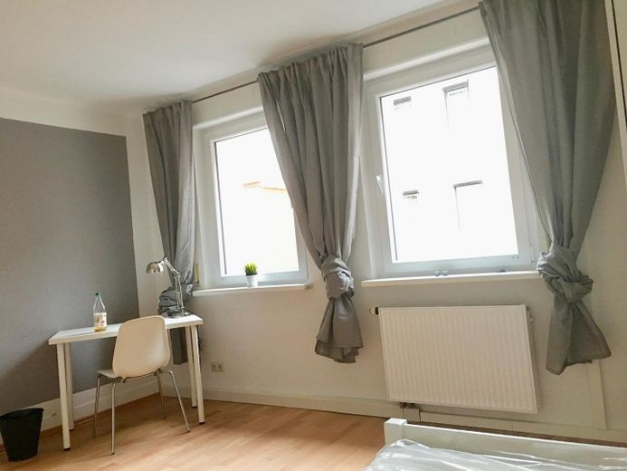 Vollvermietetes WG-Haus in Stuttgart, 10 Zimmer, 4,84 % Rendite, provisionsfrei – Foto 4