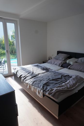 Ampio appartamento di 2 locali con terrazza – Schlafzimmer