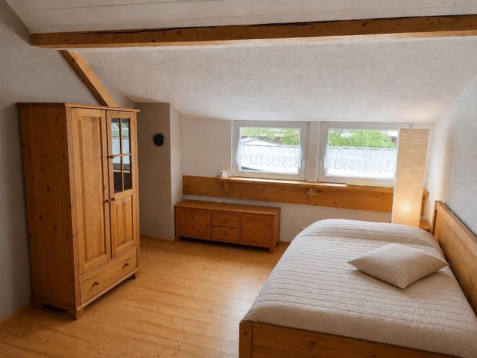 DHH+Bungalow zu Vermieten – Kinderzimmer Haupthaus