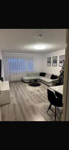 Reformada integralmente y moderna: apartamento de 2 habitaciones con cocina equipada y garaje propio en Gärtringen – Foto 1