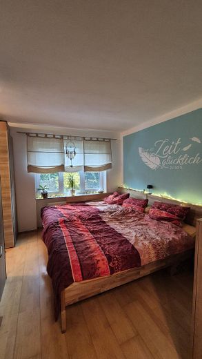 Приваблива 4-кімнатна квартира із садом і терасою в Радебойлі – Schlafzimmer