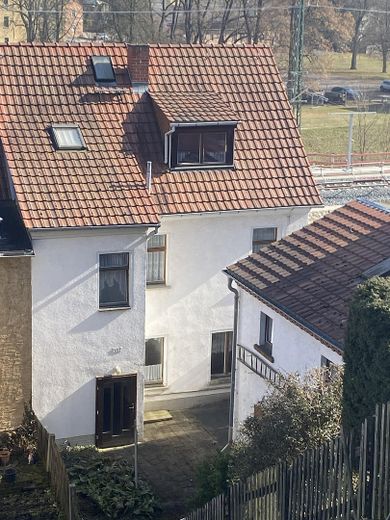 Urokliwy dom szeregowy narożny z przestronną koncepcją mieszkalną i idyllicznym zielonym zboczem – Hofansicht