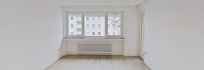 Komfortabel ausgestattete 4-Zimmer-Wohnung mit BALKON – Ansicht I: Wohn- und Esszimmer