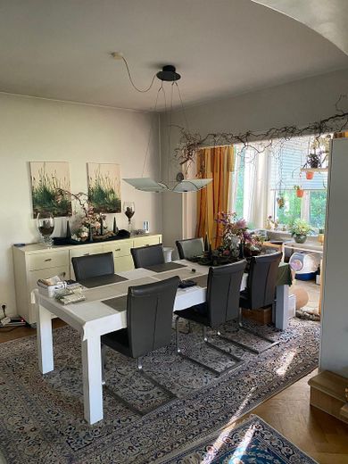 Einfamilienhaus in kühlem Garten – Essen und kleiner Wintergarten