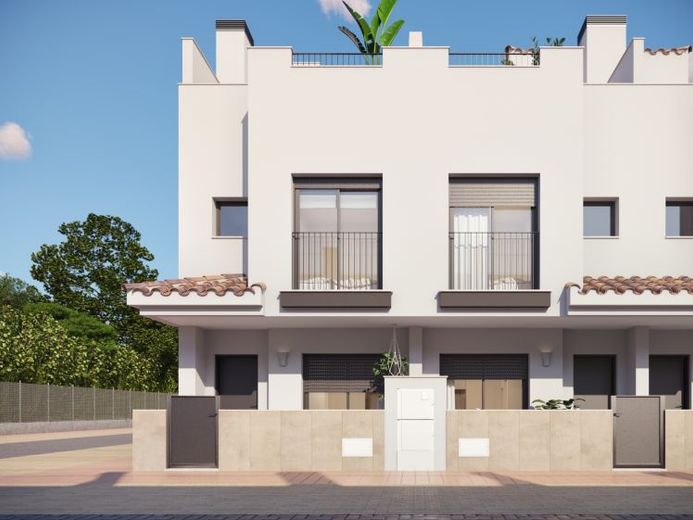Haus mit Gemeinschaftspool und Tiefgarage – Foto 1