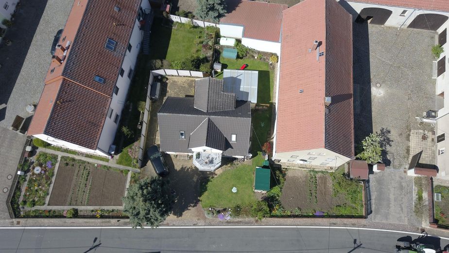 Charmantes Einfamilienhaus mit Garten – Ihr neues Zuhause in Liebschützberg-Clanzschwitz – Luftbild