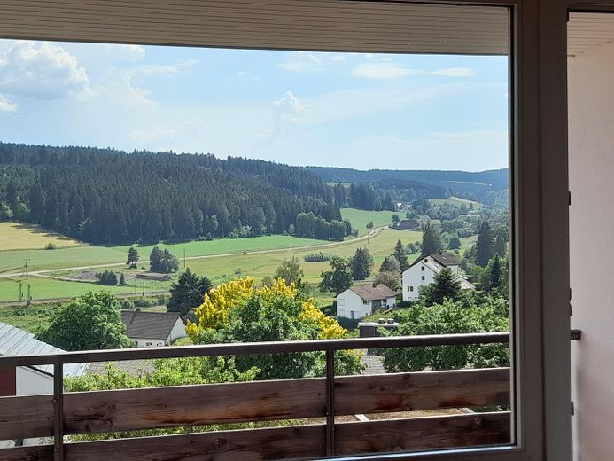 2 ½ Familienhaus in zentraler, ruhiger Süd- und Aussichtslage in St. Georgen/Schwarzwald – Blick ins Brigachtal