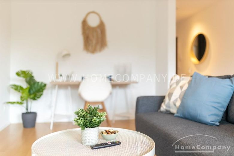 **Helle, großzügige und frisch renovierte 2,5 Zimmer Wohnung mit Balkon** – e1f1371f1500f88916fae8ce8e0822885f88491b.jpg