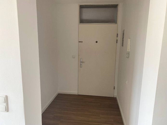 SOMMER, SONNE, SPAREN: Moderne 3-Zimmer-Wohnung mit viel Licht, EBK und sonnigem BALKON – Eingangsbereich
