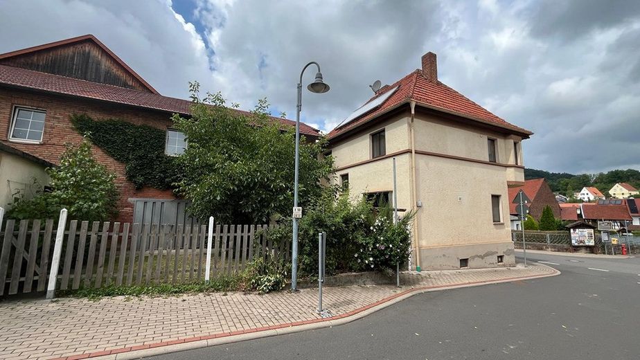 Single-family house with bay window in Buttlar with VERY much potential – Foto 6