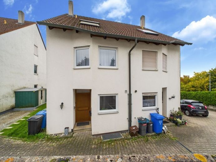 DHH, 5-6 Zimmer, Tageslicht-Bad, Terrasse, Balkon, Garten, Garage, Stellplatz, sep. Gäste WC – Foto 1