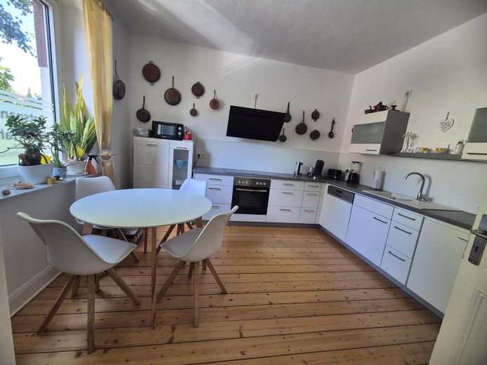 Elegante casa bifamiliare ristrutturata con terreno edificabile urbanizzato a Diemelsee-Adorf – Küche EG