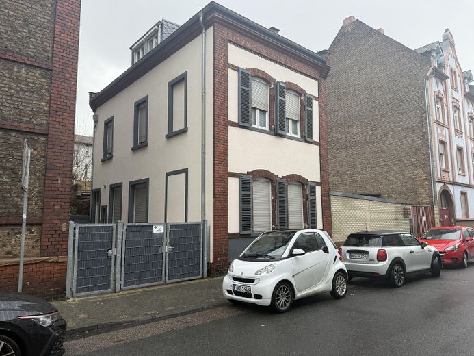 Saniertes Stadthaus FFM-Höchst-Nähe Bahnhof – Hausansicht