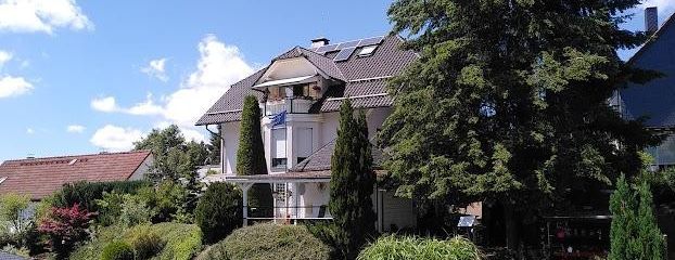 Blick v. Garten zu OG u.Balkon