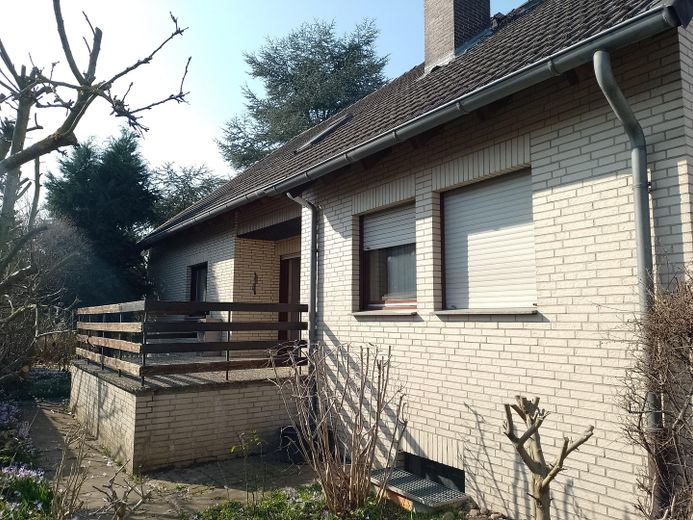 Seitenansicht mit Terrasse