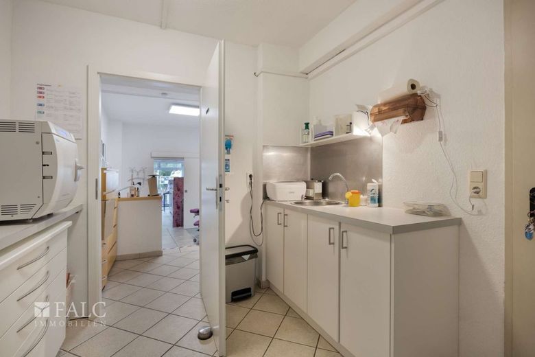 Wohn- und Geschäftshaus in Bonn-Nähe - Kapitalanlage mit zusätzlichem Vermietungspotenzial – Ladenlokal rechts