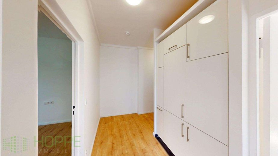 Mitte - Sofortbezug: Wohnung mit riesiger Sonnenterrasse in Gesundbrunnen (KEINE Käuferprovision) – Flur 2