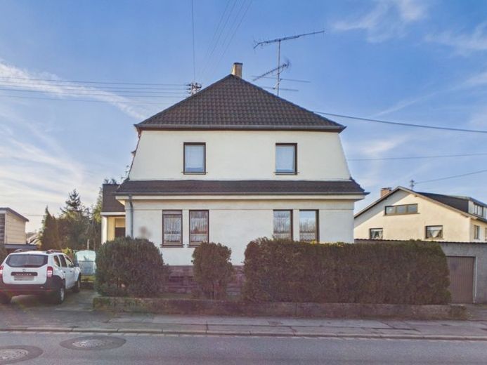 Friedrichsthal-Bildstock: Freistehendes Ein-/Zweifamilienhaus mit 177 m², Garten & 2 Garagen – Foto 1