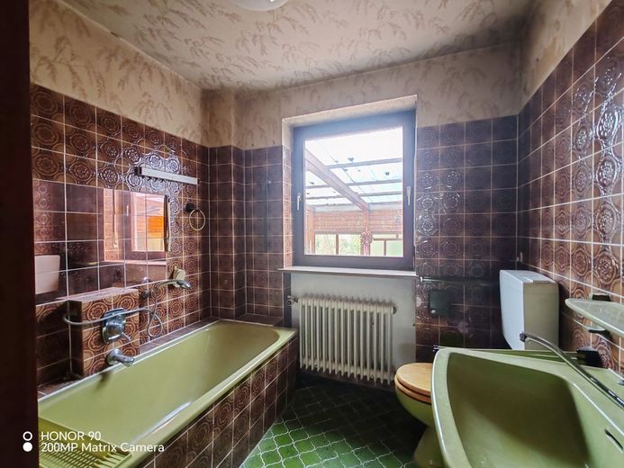 Freistehendes Einfamilienhaus in Kraiburg am Inn – Badezimmer EG