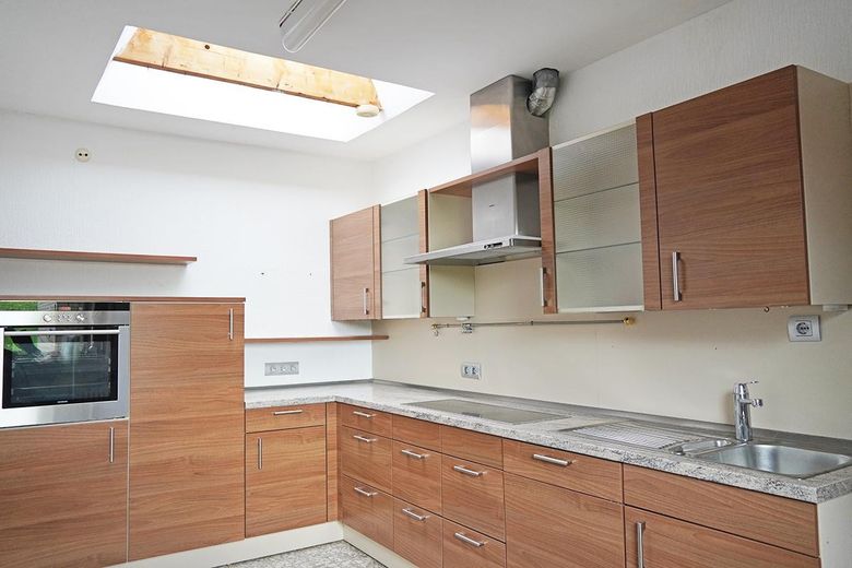 Doppelbungalow mit viel Land und Stallung – Einbauküche