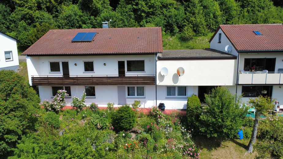 Charmantes Einfamilienhaus in idyllischer Lage, provisionsfrei ! – Drohnenbild 2
