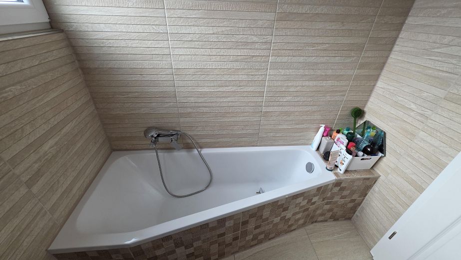 Einfamilienhaus mit Garten in ruhiger Wohnlage – Badewanne