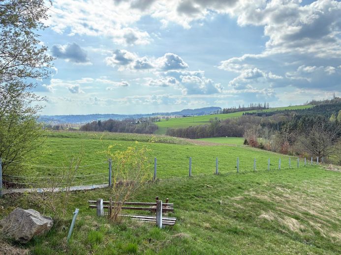 Haus im Grünen mit unverbaubarem Blick über den Frankenwald in ruhiger Lage – Blick von der Terrasse 