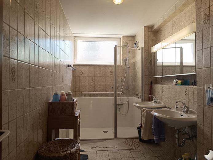 Lichtdurchflutete 4-Zimmer-Wohnung mit Loggia und Blick ins Grüne – Foto 6