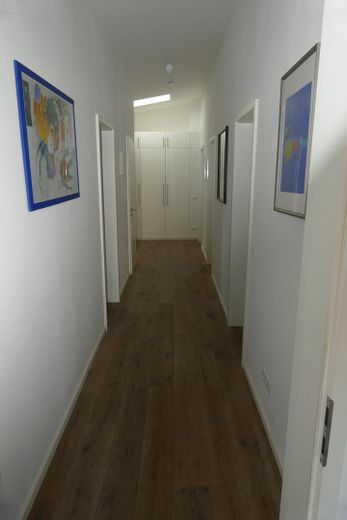 PROVISIONSFREI! Exklusives 4-Zimmer Penthouse in ruhiger Lage in Rosenheim Süd – Heller Flur