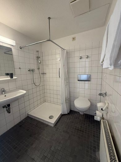 Sonnige Doppelzimmer mit herrlicher Aussicht für monatliche Vermietung – Foto 3