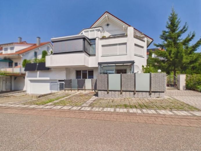 Ankommen u. Wohlfühlen: 2 Zi Wohnung mit Wintergarten, Terrasse, EBK, Bad, WC u. Garagenstellplatz – Foto 1
