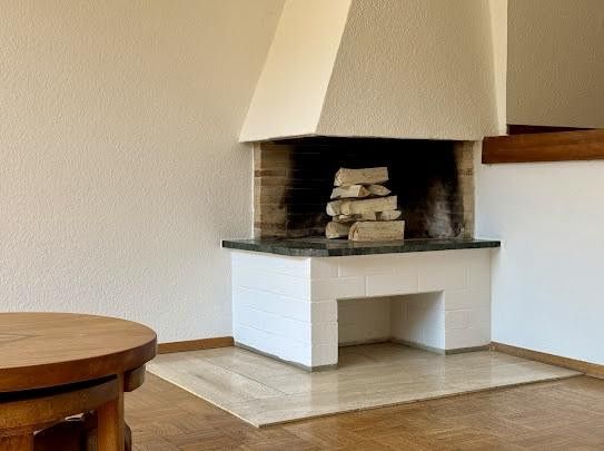 Große Doppelhaushälfte in Pullach - ohne Provision – Kamin Wohnzimmer
