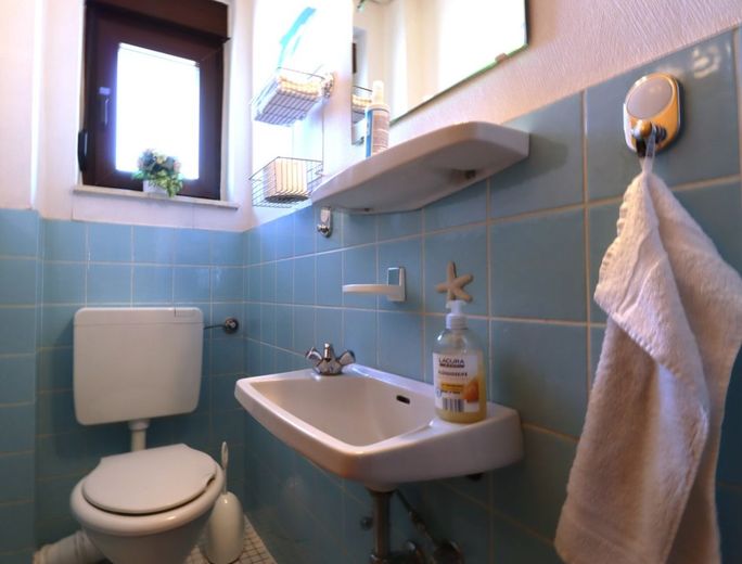 GESUCHT: junge Familie für Einfamilienhaus mit Garage und Vollkeller in WOB-Kreuzheide – Gäste-WC
