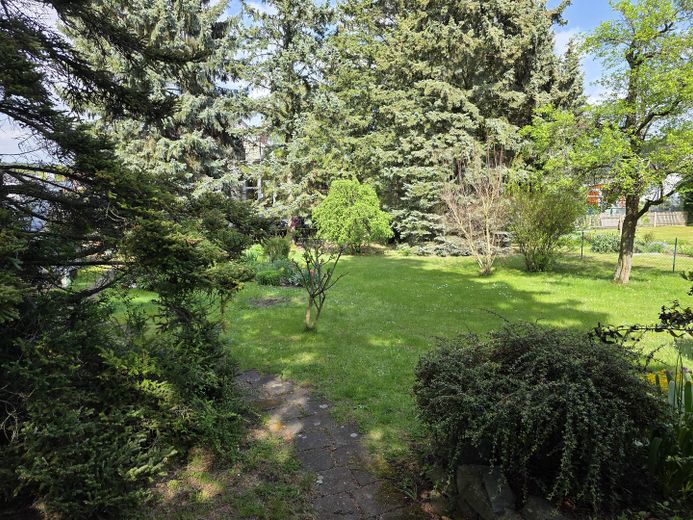 Terrain à bâtir exclusif « dent creuse » à Chemnitz Fürth à vendre – Blick zur Straße